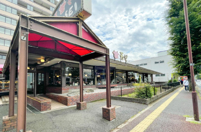 肉の万世（徒歩13分）