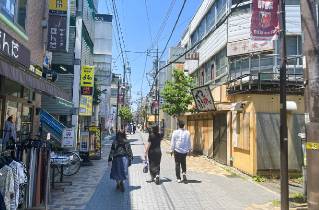 平和通り商店街（徒歩8分）