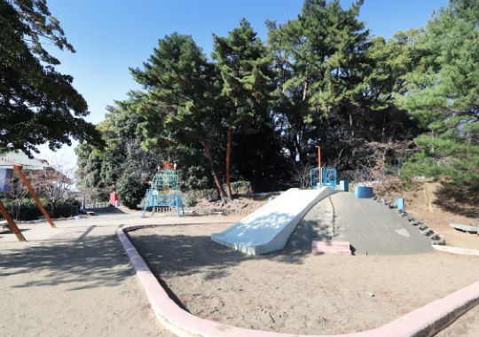 紅葉山公園（徒歩9分/約670m）